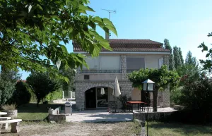 Image of Promo - 20% july-august residential area 3 bedrooms air conditioning swimming pool garden parking