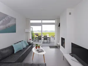 Image of Modern and tasteful house ith private