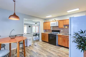 Image of Great neighborhood!  3 bed 2 full bath close to shopping, restaurants, U of I