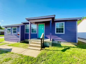 Image of QUICK 1 mile to Ft Sill - clean, sleeps 5, washer/dryer, & PETS welcome!