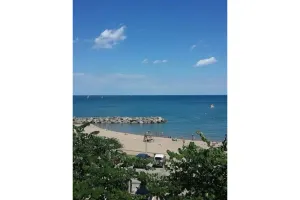 Image of Lake Forest Luxury 4 Bedroom with Beach nearby