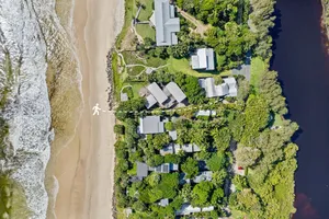 Image of Belongil Beach and the river make this a stunning relaxing hideaway.