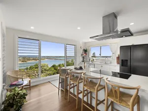 Image of THE PENTHOUSE - Spectacular Views of the Bay, and the Ocean! Only 150m to Shaws Bay