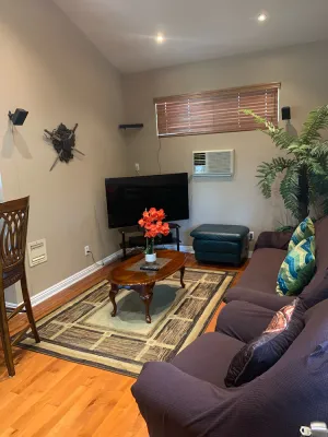Image of 1BR 1BA Private Guest Suite, Self-Check In, Netflix near Woodland Hills Village