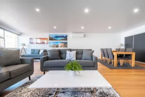 Image of Central & Modern Inner City Apartment with Wi-Fi