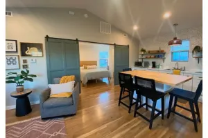 Image of Deluxe Studio w/great location! Sleek & stylish!