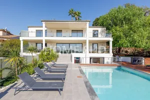 Image of Beautiful villa with pool and sea view in Antibes