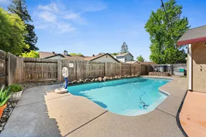 Image of Gorgeous House with POOL!!