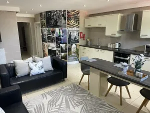 Image of 5 bed, 2.5 bath, luxury apartment - sleeps 8.