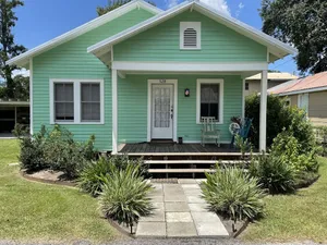 Image of Classic Cajun Cottage on Bayou Teche - 1 & 1/2 miles from Downtown Breaux Bridge