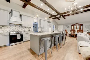 Image of Custom rustic 7 bedrm 3 bath sleeps 16