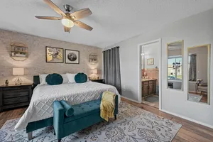 Image of Top Rated~Pool~Comfy~Central Location