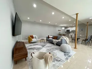 Image of Mid-Century Luxury Retreat, 2 BEDR, Kitchen, Sauna, Walk to Shops + Restaurants