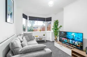 Image of 4 Bedroom House - Accommodates 7 - Garden - Parking - Netflix - Wifi - 559T