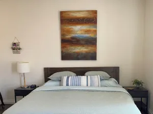 Image of Spacious 910 sqft, firm king + firm queen, 1 block from Starbucks, parking incl.