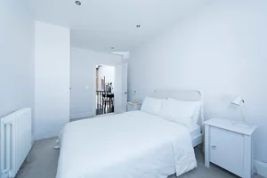 Image of Fabulous 2 Bedroom Apartment by Holland Park