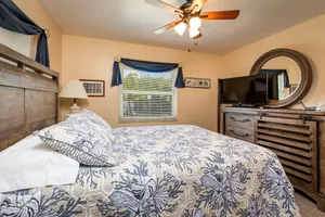 Image of Hanyo Hideaway, Sleeps 4, 2 Bedrooms, Located on Canal