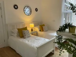 Image of Charming six bedroom townhouse citystay close to city centre