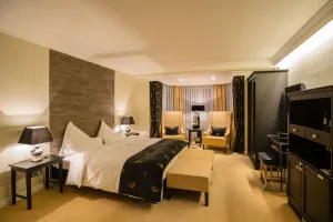 Image of Hotel Business & More