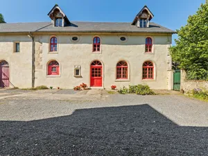 Image of Maison spacieuse à Saint-Martin-des-Entrées avec jardin