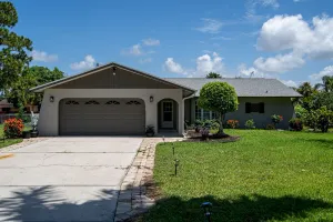Image of Barefoot Hideaway, With Spa And Pool 3 Bedroom Home by RedAwning