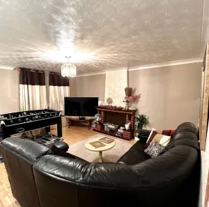 Image of Stunning 3-bed House in Enfield, can Sleep 10
