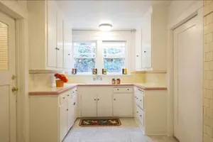 Image of Spacious 5BR Private Home 5 minutes to Rodeo Drive with Hot Tub Spacious Backyard Parking