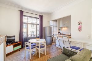 Image of Centrally Located Bright 2 Room Apartment in Trendy st Gilles Self Check in