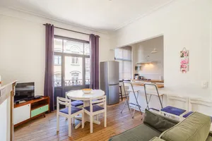 Image of Centrally Located Bright 2 Room Apartment in Trendy st Gilles Self Check in