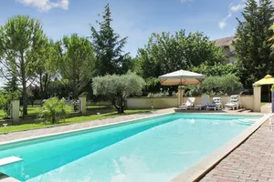 Image of Villa spacieuse à Althen-des-Paluds avec piscine privée