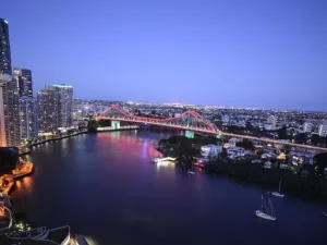 Image of Riverfront Bridge View CBD Heart FREE Parking 2BED