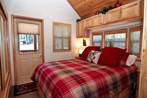 Image of #33 The Cabins at Hyatt Lake - Sleeps 6 - Hot Tub