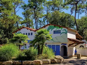 Image of Comfortable mobile home with porch, located near the beach