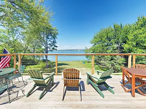 Image of Waterfront 3br W/ Deck 3 Bedroom Cottage