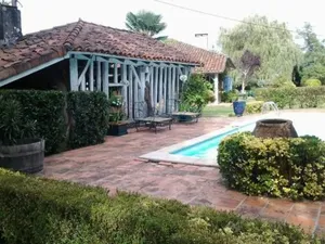 Image of Les Hotes Des Guillemets