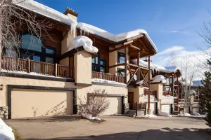 Image of CrossTimbers at Steamboat X2745