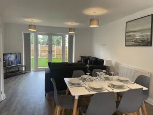 Image of Beautiful brand new 3 bedroom city centre house with garden