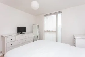 Image of Fantastic 1 Bedroom Apartment in East London With Balcony