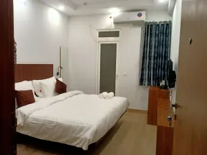 Image of Townhouse Golden Frame