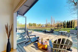 Image of Upscale Modern Vineyard Home - 2 Br Home