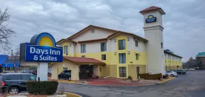 Image of Days Inn & Suites by Wyndham Schaumburg