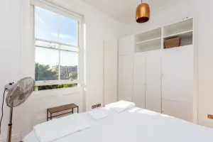 Image of Spacious 1 Bedroom Apartment in Brighton Beside the Sea