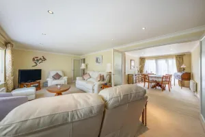 Image of NEW 3BD Flat in the Heart of Bushey