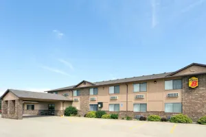 Image of Super 8 by Wyndham Dewitt