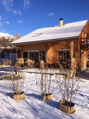 Image of Maison de campagne à Gap avec vue sur la montagne.