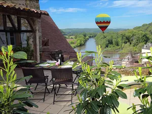 Image of Au coeur de Beynac, superbe maison du 14ème siècle avec jardin panoramique