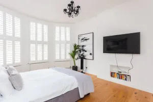 Image of Luxury 3 Bedroom Apartment With Large Garden & gym