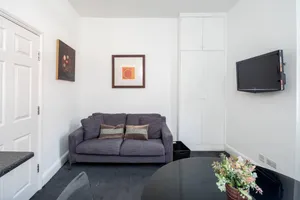 Image of Cosy 1-bed Flat on King's Road in Chelsea, West London