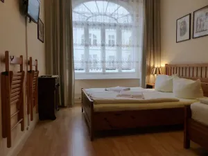 Image of Hotel Pension Waizenegger am Kurfürstendamm