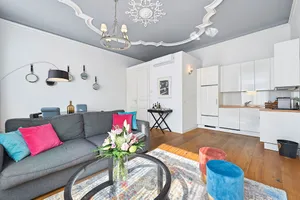 Image of 6 Rooms 1070